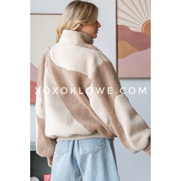 Oli & Hali Two Tone Zip Front Plush Cozy Sherpa Bomber in Mocha Cream Latte - Picture 5 of 9